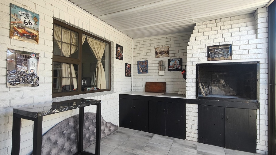 2 Bedroom Property for Sale in Hartenzicht Western Cape